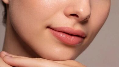 नेचुरल पिंक लिप्स पाने के आसान टिप्स – होंठ होंगे सॉफ्ट और खूबसूरत!