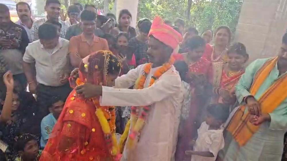 मुख्यधारा में लौटे पूर्व नक्सली ने रचाई शादी, थाना परिसर में गूँजे शहनाई के सुर