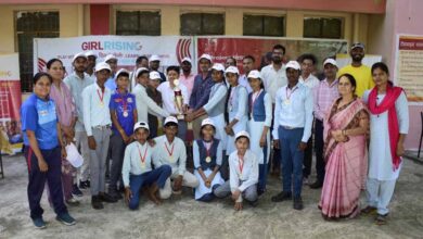 लड़कियों ने मैदान में कदम रखा: अंतरराष्ट्रीय बालिका दिवस के अवसर पर स्कूलों में लड़के-लड़कियों के संयुक्त क्रिकेट मैच का आयोजन