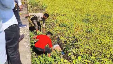 नगर पालिका की सफाई, तालाब से मिली लाश, पुलिस जांच में जुटी