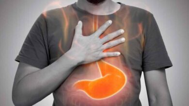 एसिड रिफ्लक्स सिर्फ मसालों की वजह से नहीं! जानिए 5 चौंकाने वाली कारण और बचाव के तरीके एसिड रिफ्लक्स सिर्फ मसालों की वजह से नहीं! जानिए 5 चौंकाने वाली कारण और बचाव के तरीके