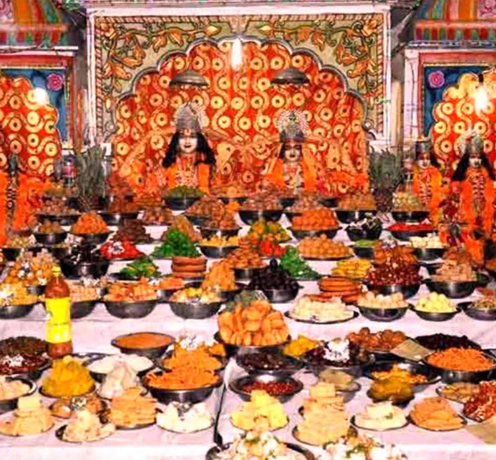 दीपावली पर पाएं महालक्ष्मी की कृपा: जानिए कौन-सा भोग बनाता है देवी को प्रसन्न