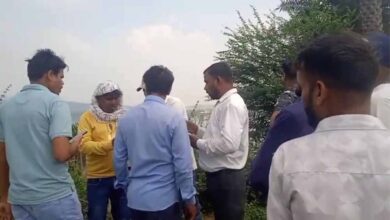 डेम के पास मिला तीन दिन से लापता युवक का शव, परिजनों ने हत्या की आशंका जताई डेम के पास मिला तीन दिन से लापता युवक का शव, परिजनों ने हत्या की आशंका जताई