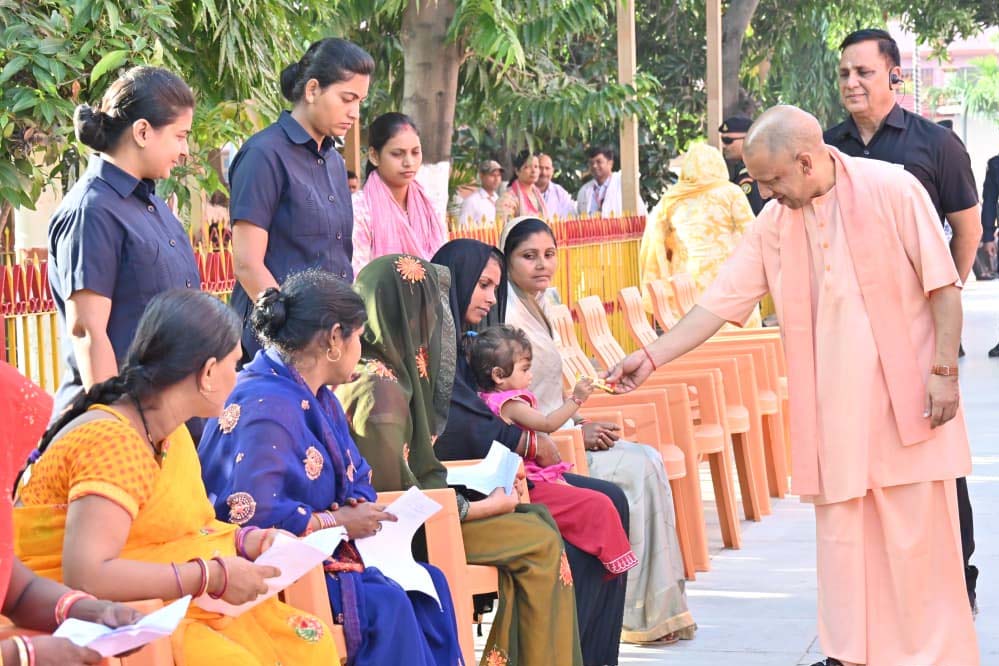 घबराइए मत, सबकी समस्या का  समाधान सरकार की प्राथमिकता : सीएम योगी