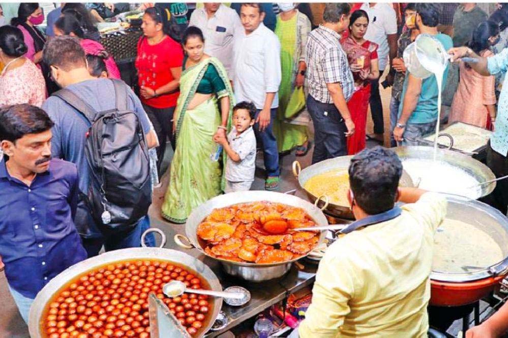 इंदौर के राजवाड़ा में रात में अफसरों की बैठक, व्यापारियों के साथ लिए गए 5 अहम फैसले इंदौर के राजवाड़ा में रात में अफसरों की बैठक, व्यापारियों के साथ लिए गए 5 अहम फैसले