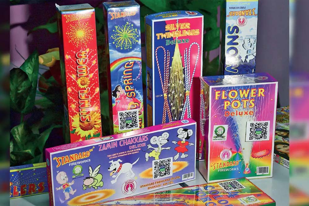 ग्रीन पटाखे vs नॉर्मल पटाखे: जानिए क्या सच में नहीं निकलता इनमें से धुआं?