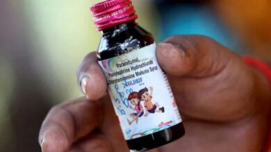 बच्चों की मौत के बाद कफ सिरप की बिक्री बंद, मेडिकल स्टोर में वापस हो रहा स्टॉक