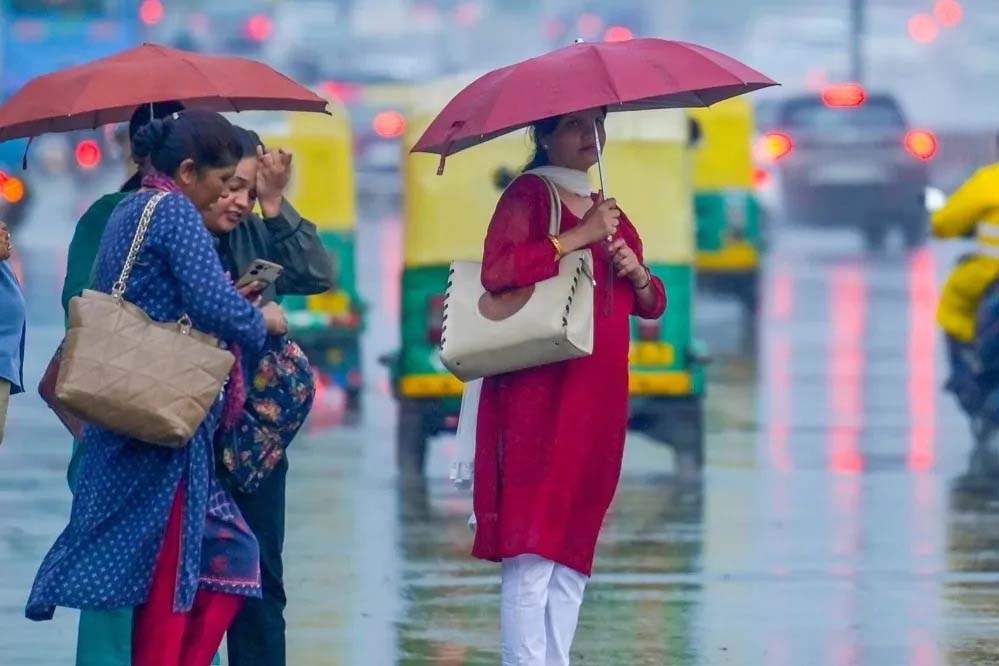 मध्य प्रदेश में सर्दी ने दी दस्तक, बर्फीली हवाओं से गिरा पारा, कई जिलों में बूंदाबांदी के आसार