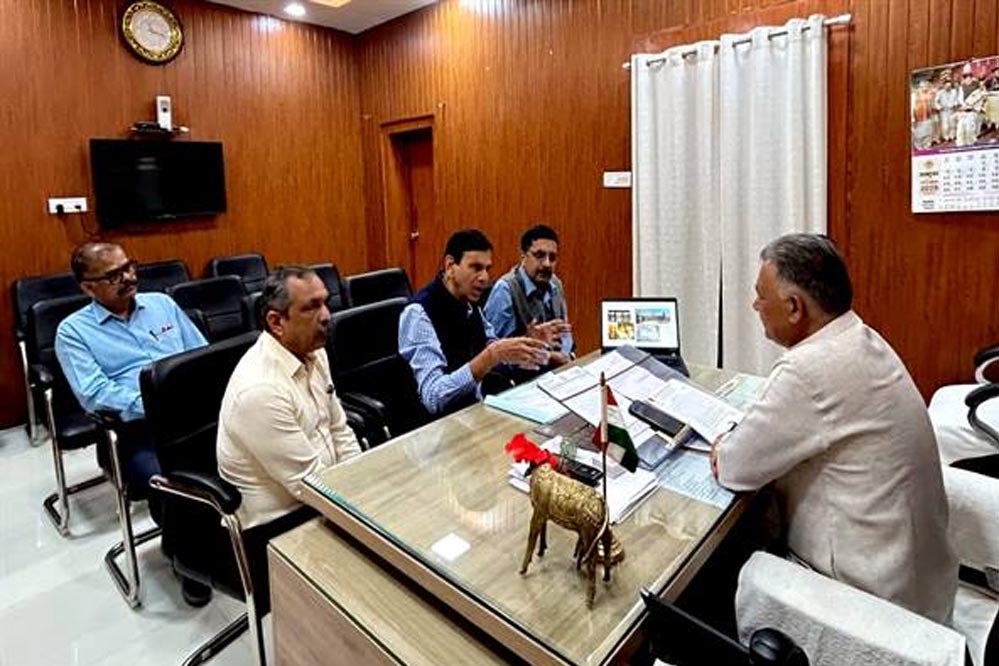 मंत्री  परमार से मिला यूजीसी द्वारा स्थापित परमाणु ऊर्जा विभाग वैज्ञानिक अनुसंधान संकुल केंद्र का प्रतिनिधि-मंडल