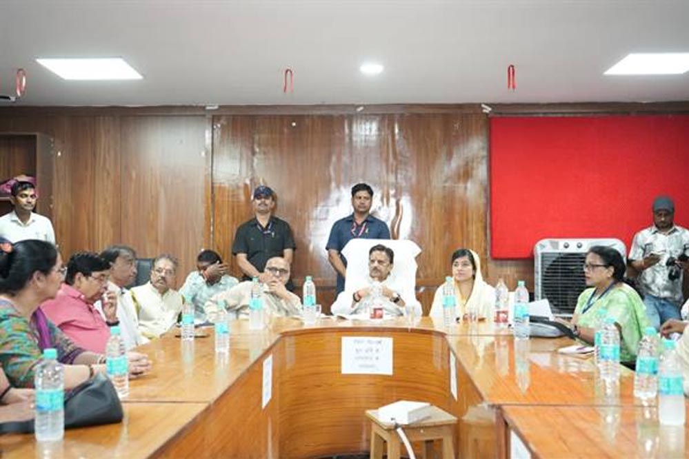 चिकित्सक समय का पालन और मरीजों से करें संवेदनशील व्यवहार : उप मुख्यमंत्री  शुक्ल