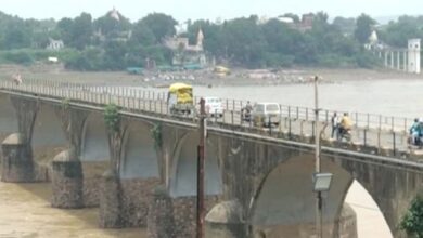 कमजोर मोरटक्का पुल पर फिर शुरू हुई भारी वाहनों की आवाजाही, अनहोनी का बना खतरा