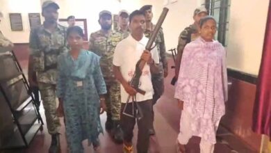 नक्सलियों का आत्मसमर्पण: 2 महिलाएँ समेत 3  ने किया आत्मसमर्पण, हर एक पर 1 लाख रुपए का इनाम