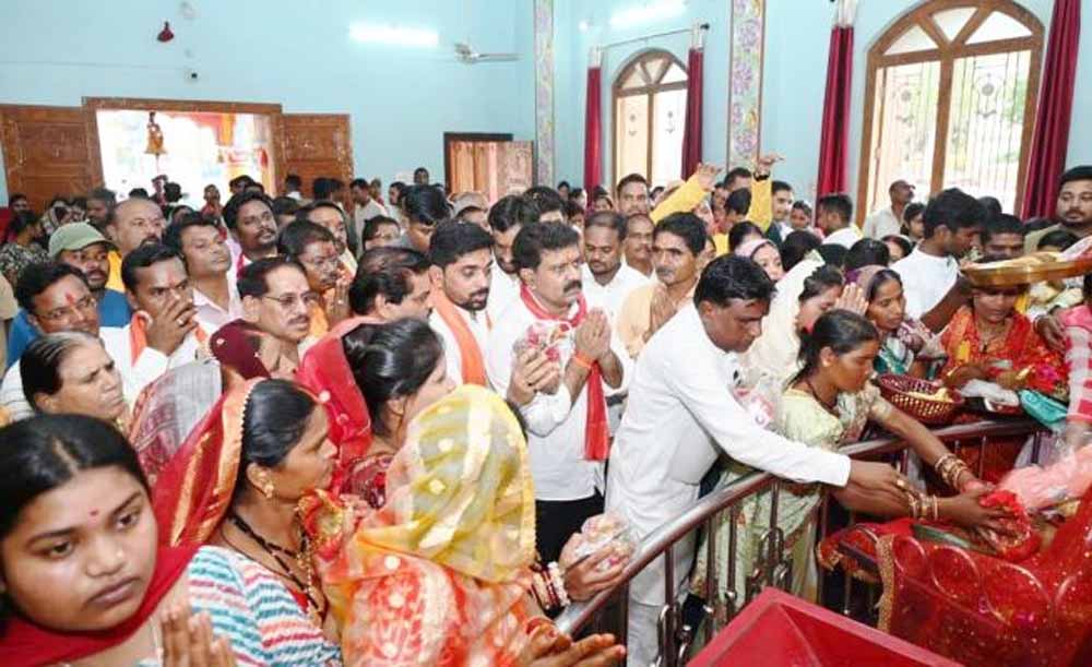 उपमुख्यमंत्री विजय शर्मा ने बस्तर प्रवास के दौरान दंतेश्वरी मंदिर में किया दर्शन
