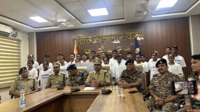 लाल आतंक से निजात: 27 नक्सली लौटे मुख्यधारा, 50 लाख का इनाम रद्द