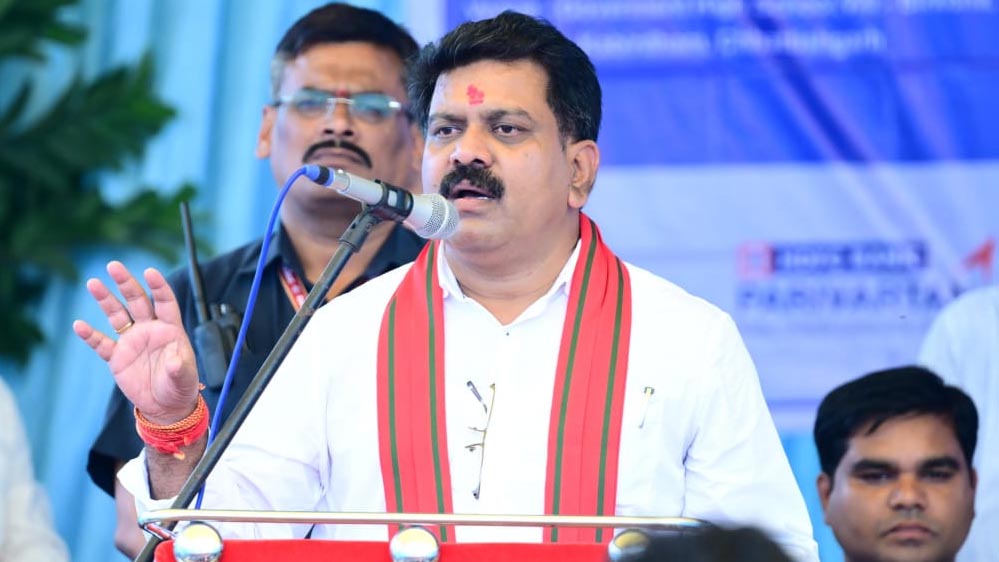 रायपुर : बच्चों के संग विद्यार्थी बने उपमुख्यमंत्री विजय शर्मा रायपुर : बच्चों के संग विद्यार्थी बने उपमुख्यमंत्री विजय शर्मा