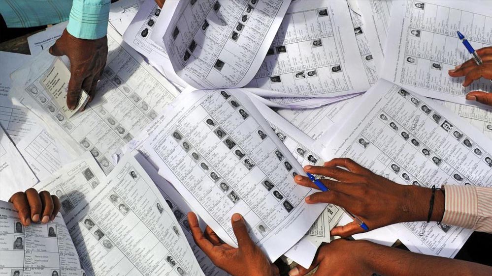 मध्यप्रदेश में मतदाता सूची का विशेष पुनरीक्षण शुरू, 21 साल पुरानी लिस्ट से फर्जी नाम हटाने की तैयारी मध्यप्रदेश में मतदाता सूची का विशेष पुनरीक्षण शुरू, 21 साल पुरानी लिस्ट से फर्जी नाम हटाने की तैयारी