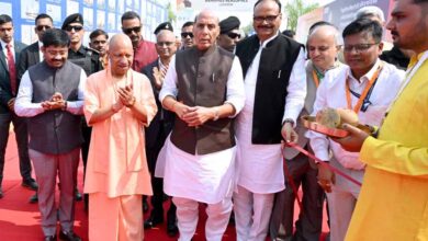 राजनाथ सिंह ने सीएम योगी की दूरदर्शिता और विकासशील नेतृत्व को सराहा राजनाथ सिंह ने सीएम योगी की दूरदर्शिता और विकासशील नेतृत्व को सराहा