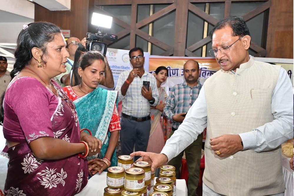 छत्तीसगढ़ की दीदियां बनीं आत्मनिर्भरता की ब्रांड एंबेसडर : लखपति दीदियों की सफलता हजारों महिलाओं के लिए बनेगी प्रेरणा – मुख्यमंत्री  साय
