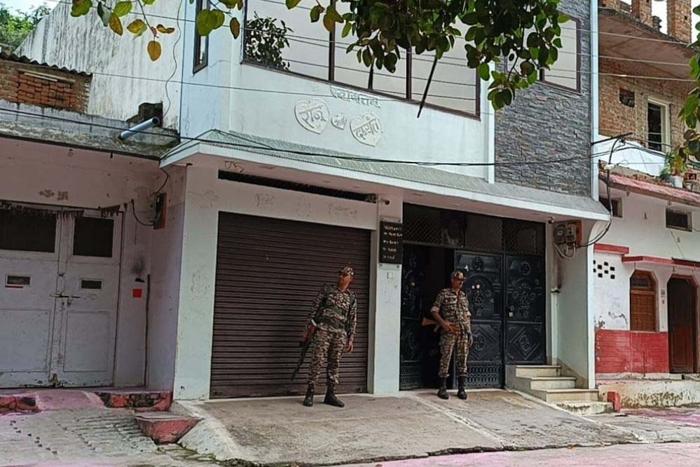 छतरपुर में शिवहरे परिवार पर ईडी की कार्रवाई, जमीन खरीद की जांच में जुटी भोपाल से आई टीम छतरपुर में शिवहरे परिवार पर ईडी की कार्रवाई, जमीन खरीद की जांच में जुटी भोपाल से आई टीम