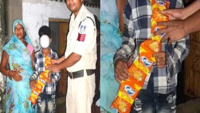 सिंगरौली में कुरकुरे न मिलने पर बच्चे ने पुलिस को किया फोन, बोला – मां ने बांधकर पीटा