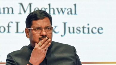 सुप्रीम कोर्ट में CJI बीआर गवई पर वकील ने जूता फेंका, आरोपी को पुलिस ने हिरासत में लिया