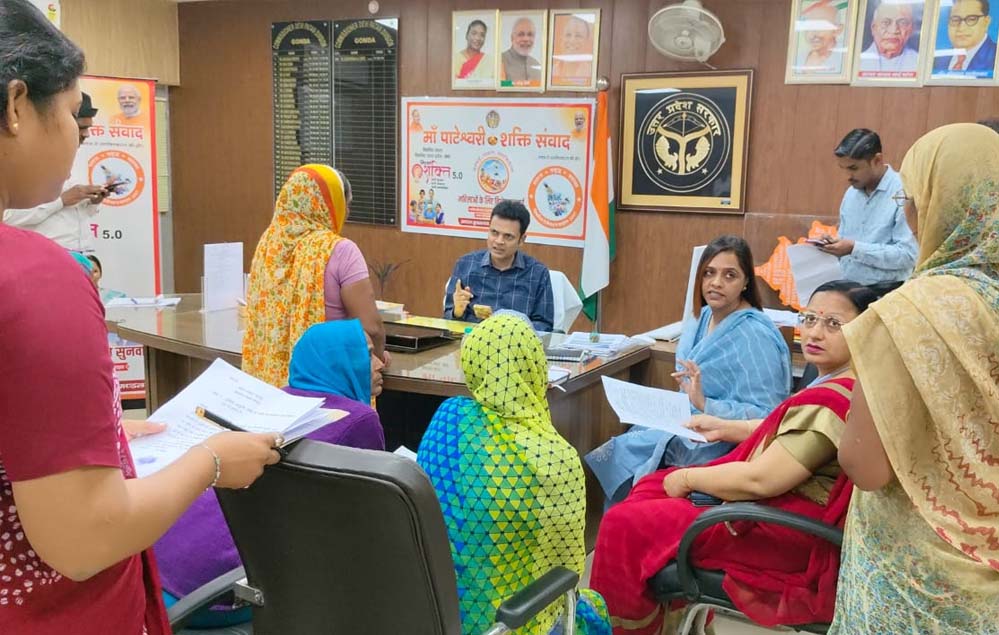 मां पाटेश्वरी शक्ति संवाद के पहले दिन 45 से अधिक महिलाओं ने साझा की समस्याएं, त्वरित निस्तारण के निर्देश से खिले चेहरे
