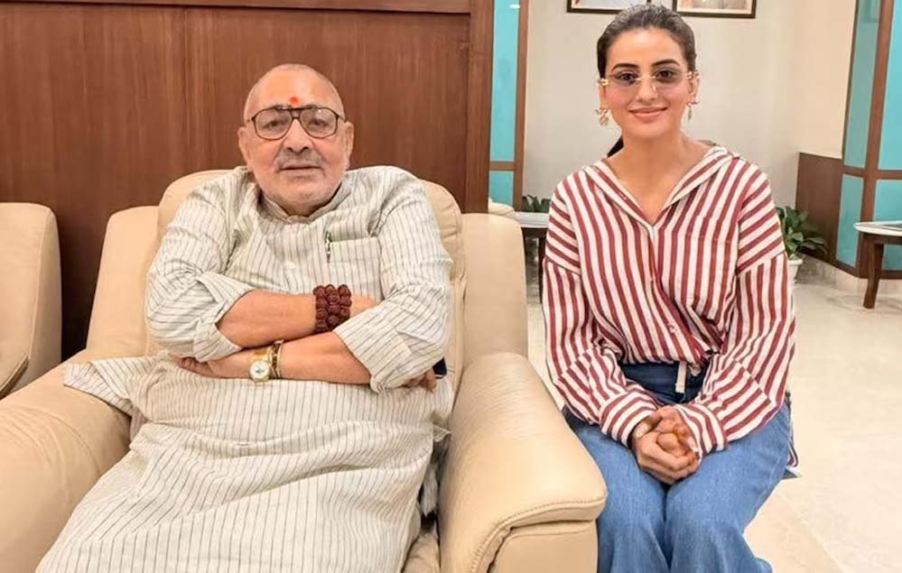 क्या अक्षरा सिंह उतरेंगी राजनीति में? गिरिराज सिंह से मुलाकात के बाद कयास तेज