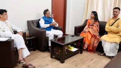 BJP नेताओं से मुलाकात के बाद मैथिली ठाकुर ने दिया सियासत में आने का संकेत, बताई संभावित सीट