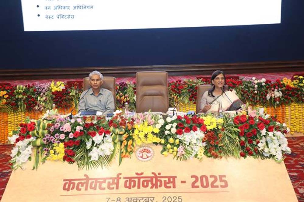 ग्रामीण विकास के लिए अधोसंरचना विकास और हितग्राही मूलक योजनाओं का हो बेहतर क्रियान्वयन : मुख्य सचिव जैन ग्रामीण विकास के लिए अधोसंरचना विकास और हितग्राही मूलक योजनाओं का हो बेहतर क्रियान्वयन : मुख्य सचिव जैन