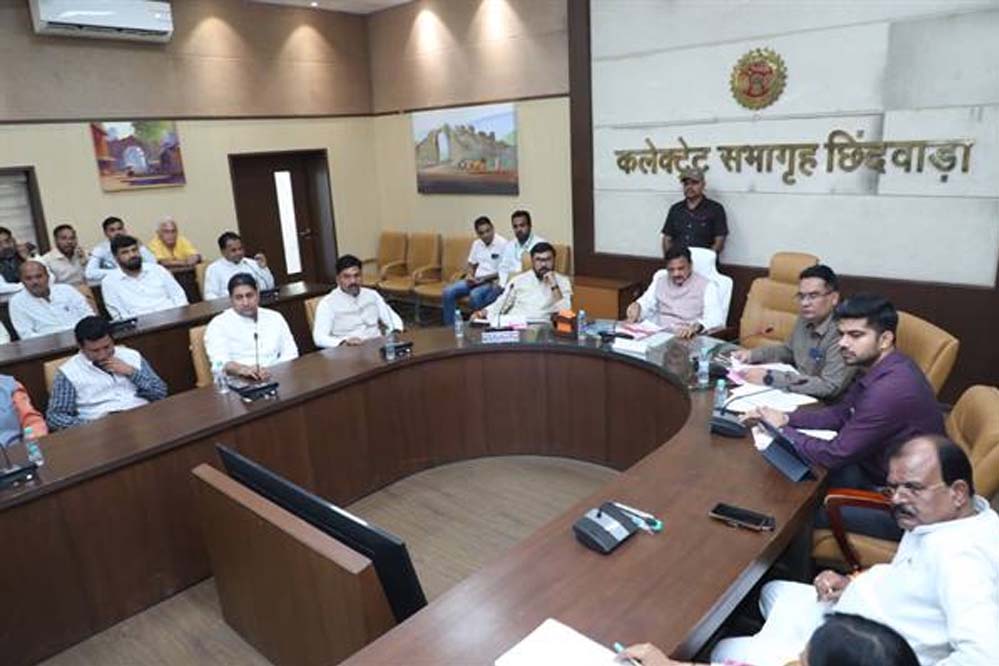 कफ सिरप प्रकरण में अब तक हुई कार्रवाई की उप मुख्यमंत्री  शुक्ल ने की समीक्षा