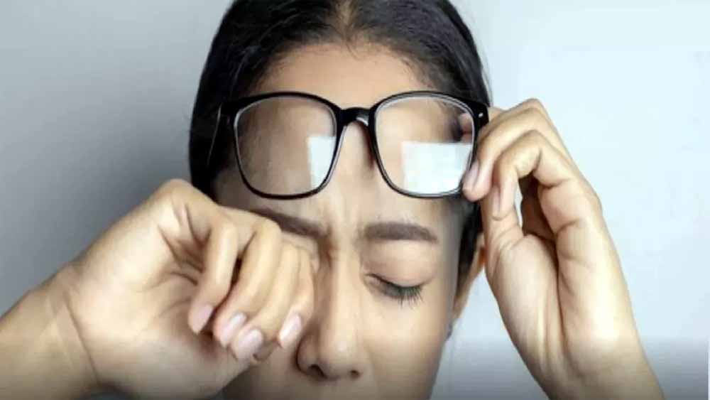 एसी का ज्यादा इस्तेमाल कर रहे हैं? आंखों की सूखापन की परेशानी बढ़ सकती है, जानें बचाव के आसान तरीके