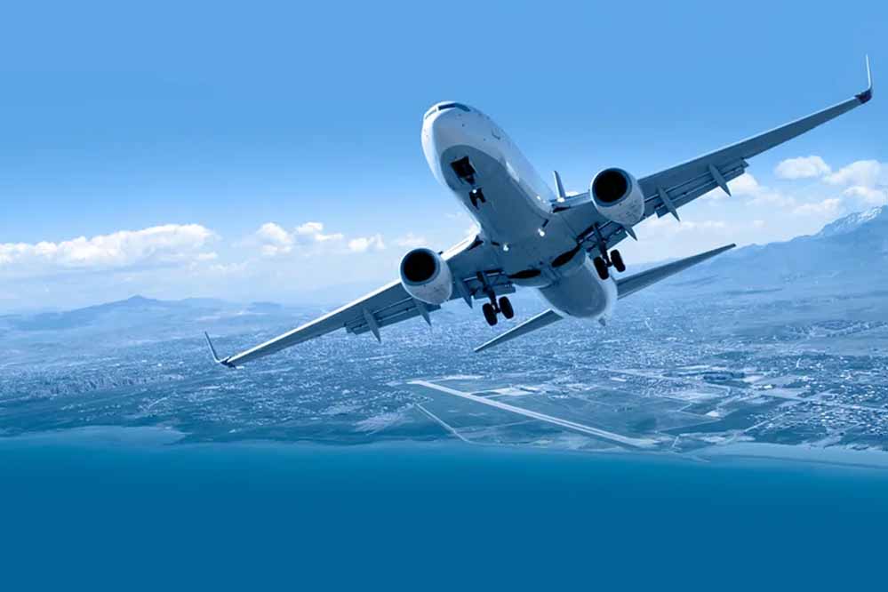 आसमान में नई ऊंचाइयां छू रहा उत्तर प्रदेश, हवाई यात्री और कार्गो ट्रैफिक में रिकॉर्ड वृद्धि