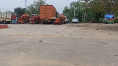 छतरपुर में पुलिस की बड़ी कार्रवाई, अवैध रेत से भरे ट्रैक्टर पकड़े गए – दबंग आए और ले गए वापस!