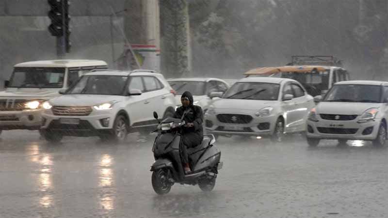 प्रदेश में मौसम बदला, 11 जिलों में ओले और 15 इलाकों में भारी बारिश का अलर्ट प्रदेश में मौसम बदला, 11 जिलों में ओले और 15 इलाकों में भारी बारिश का अलर्ट