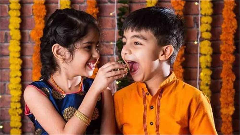 भाई दूज 2025: सिर्फ 2 घंटे 15 मिनट का शुभ मुहूर्त, जानिए सही दिशा और तिलक का तरीका भाई दूज 2025: सिर्फ 2 घंटे 15 मिनट का शुभ मुहूर्त, जानिए सही दिशा और तिलक का तरीका