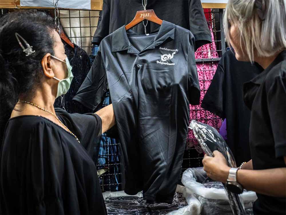 काले कपड़ों पर लगा बैन! जानिए किस देश में अचानक मच गई किल्लत और क्यों दिया गया खास आदेश