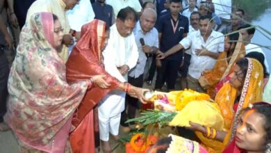 मुख्यमंत्री साय ने जशपुर में दुलदुला छठ घाट में सूर्य को दिया अर्घ्य: प्रदेश की सुख-समृद्धि और खुशहाली की कामना की मुख्यमंत्री साय ने जशपुर में दुलदुला छठ घाट में सूर्य को दिया अर्घ्य: प्रदेश की सुख-समृद्धि और खुशहाली की कामना की