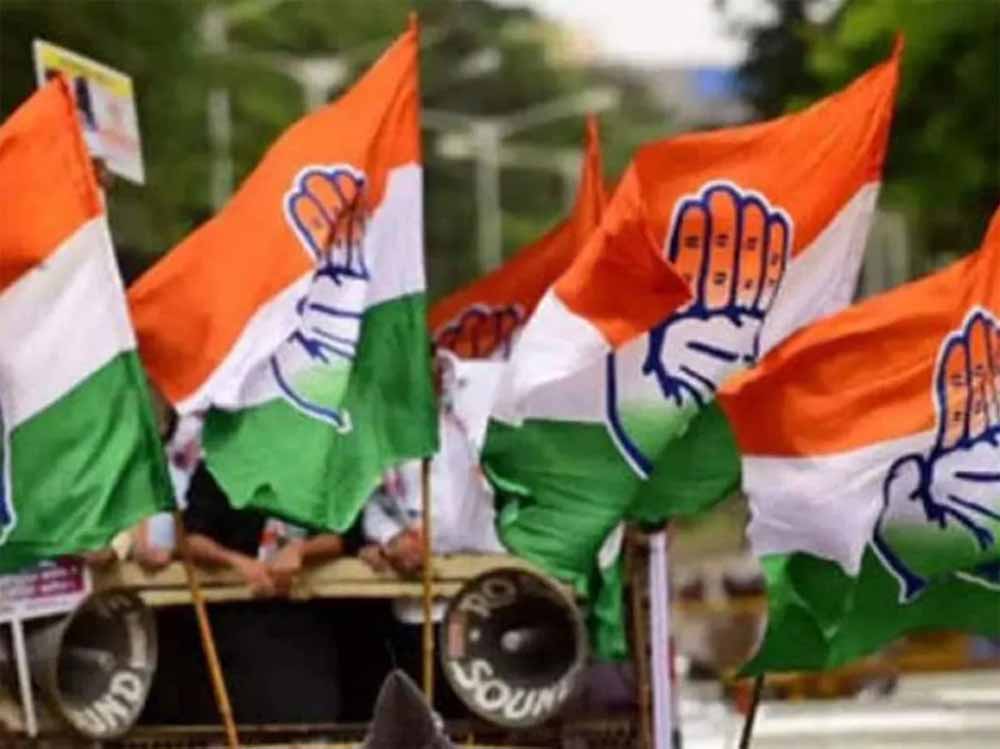 सरकारी मंच पर कुरान पाठ और कांग्रेस झंडा, भाजपा ने उठाए सवाल सरकारी मंच पर कुरान पाठ और कांग्रेस झंडा, भाजपा ने उठाए सवाल