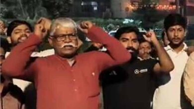 CM योगी पर अभद्र टिप्पणी से मचा बवाल, हिंदूवादी संगठन ने घेरा लड़की का घर