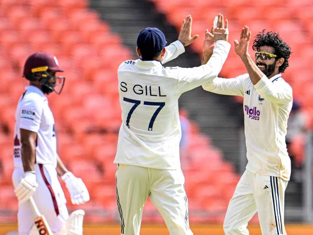 जडेजा का ऑलराउंड शो: भारत ने वेस्टइंडीज को दी करारी शिकस्त जडेजा का ऑलराउंड शो: भारत ने वेस्टइंडीज को दी करारी शिकस्त