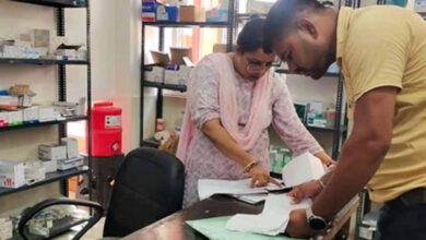 Gwalior में ड्रग्स का बड़ा Crackdown, कई दुकानों पर कार्रवाई, दो दुकानदारों को नोटिस Gwalior में ड्रग्स का बड़ा Crackdown, कई दुकानों पर कार्रवाई, दो दुकानदारों को नोटिस