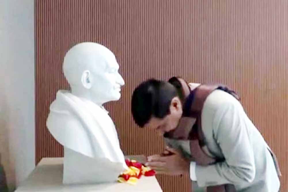 मुख्यमंत्री डॉ. यादव ने राष्ट्रपिता महात्मा गांधी को श्रद्धांजलि अर्पित की