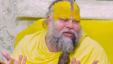 प्रेमानंद जी महाराज के स्वस्थ होने की दुआ: मुस्लिम युवाओं ने दरगाह साबिर पाक में चढ़ाई चादर