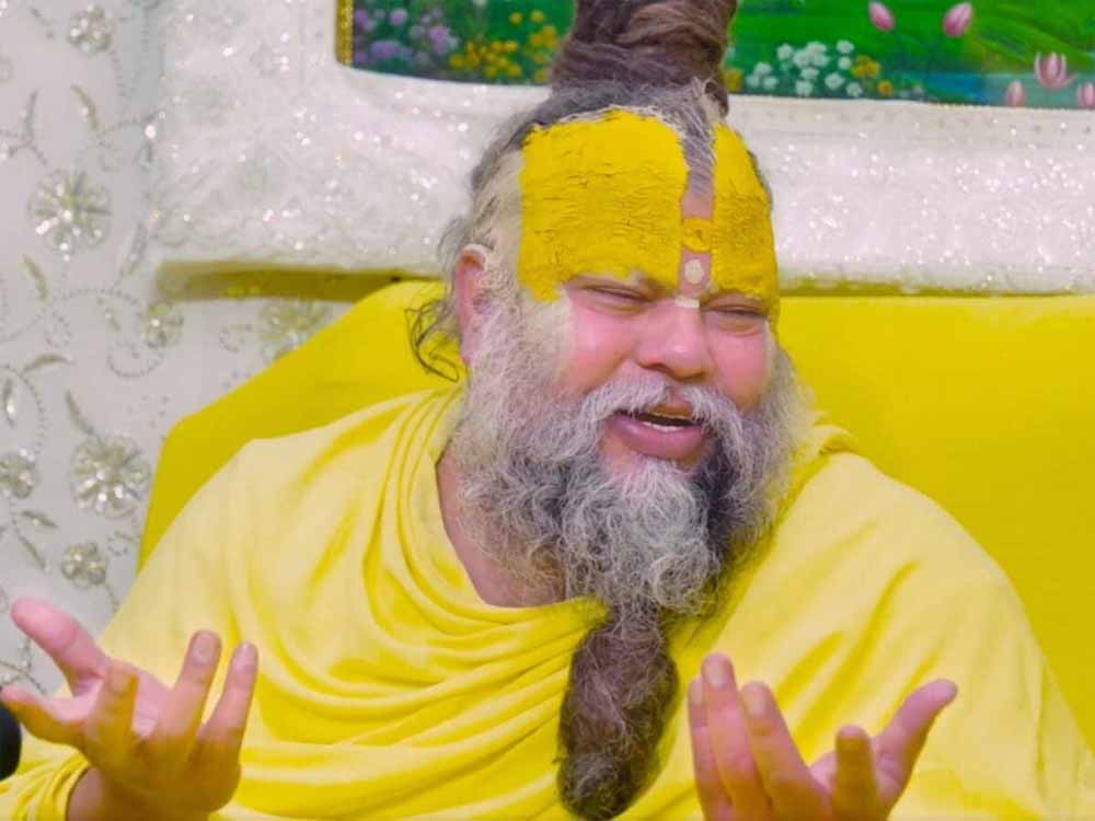 प्रेमानंद जी महाराज के स्वस्थ होने की दुआ: मुस्लिम युवाओं ने दरगाह साबिर पाक में चढ़ाई चादर