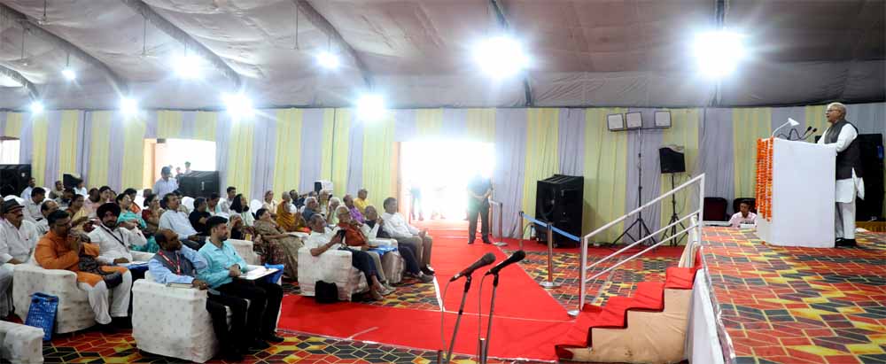 व्यक्ति को सरल, सहृदय और संवेदनशील बनाती है भाषा : राज्यपाल पटेल