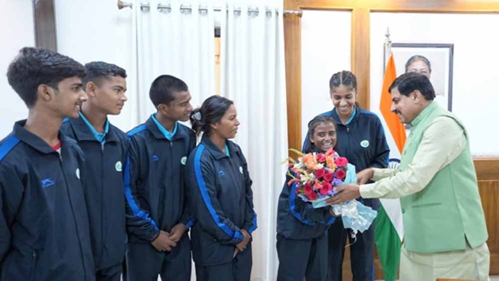 जर्मनी से पहले शहडोल पहुंचे ‘मिनी ब्राजील’ विचारपुर के खिलाड़ी, सीएम मोहन यादव ने किया सम्मान