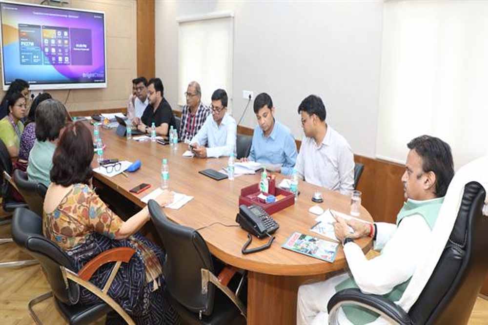 उप मुख्यमंत्री शुक्ल ने चिकित्सा महाविद्यालयों में स्वास्थ्य सेवाओं की समीक्षा की