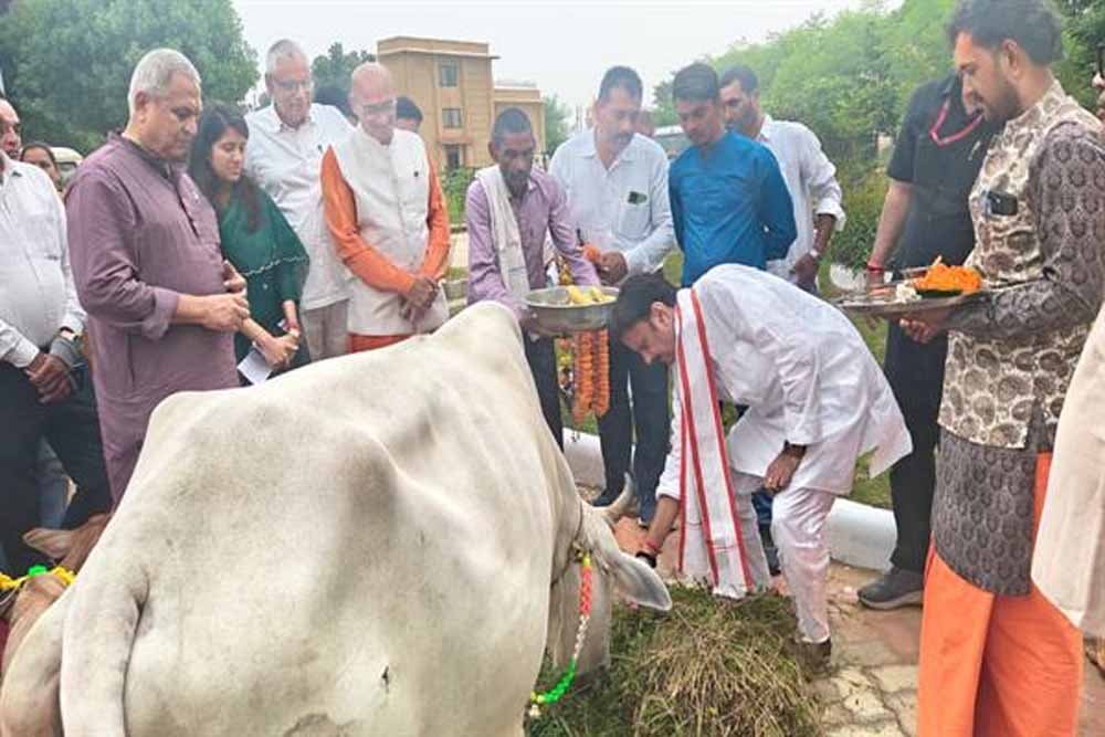 गोवर्धन पूजा प्रकृति से जुड़े रहने की देती है सीख- उप मुख्यमंत्री शुक्ल