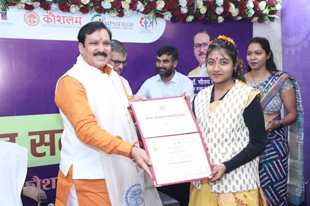 मंत्री टेटवाल ने कौशल प्रतिभा प्रोत्साहन समारोह में राष्ट्रीय पुरस्कार विजेताओं किया सम्मान
