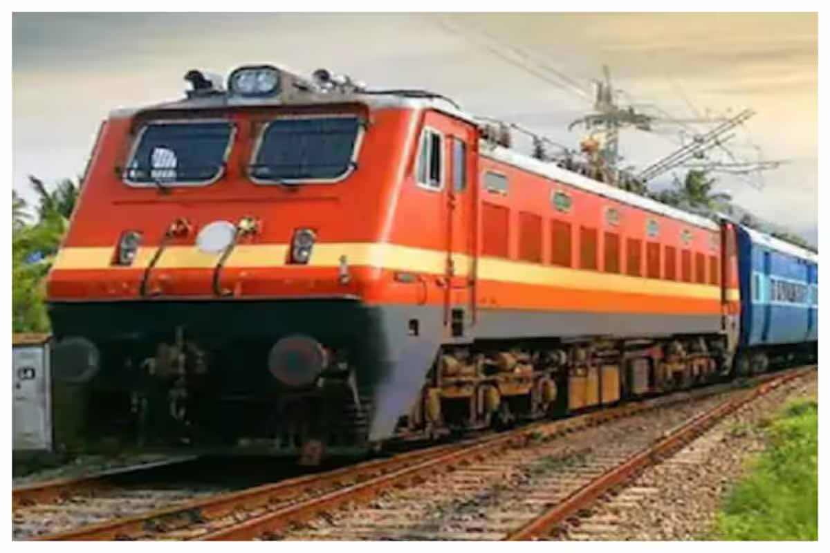 त्योहार पर घर जाने का सुनहरा मौका! इन ट्रेनों में अब भी खाली हैं सीटें, देखें पूरी लिस्ट त्योहार पर घर जाने का सुनहरा मौका! इन ट्रेनों में अब भी खाली हैं सीटें, देखें पूरी लिस्ट
